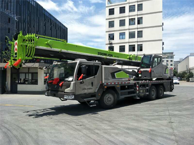 德城区跨街广告牌的高空安装注意事项