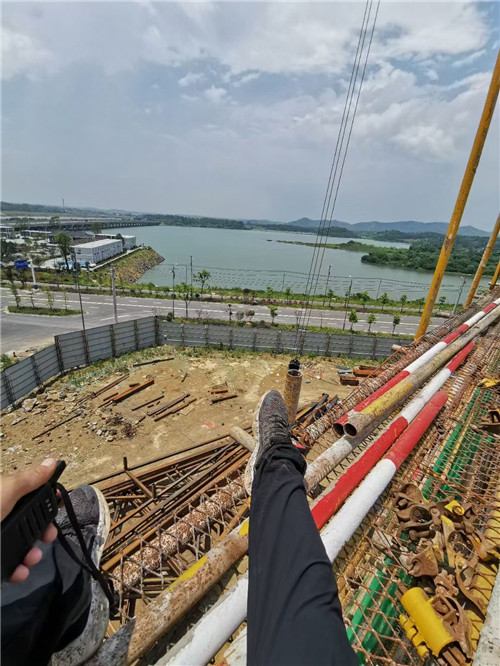 德城区作业中发生设备损坏或人员意外，责任怎么划分？