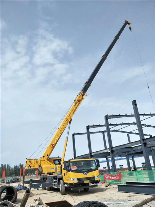 德城区超高层建筑钢结构吊装案例